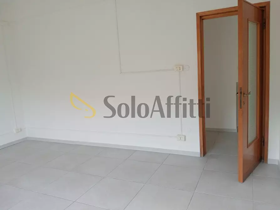 Immagine 16 di Ufficio in affitto  a Falconara Marittima