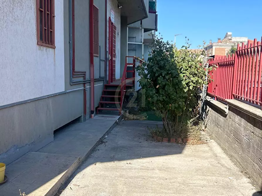 Immagine 7 di Locale commerciale in affitto  a Mascalucia