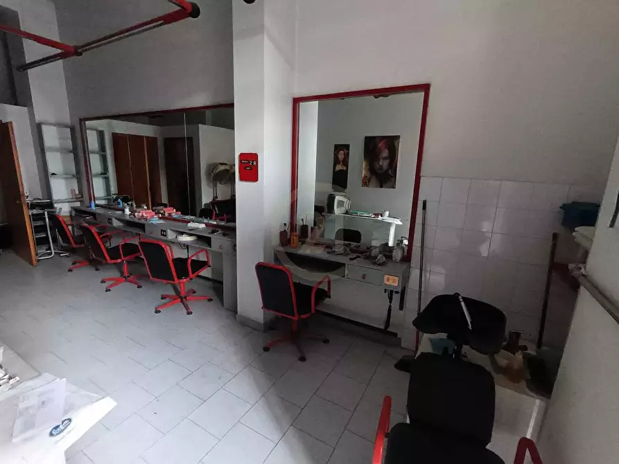 Immagine 12 di Attività commerciale in vendita  in Via Circumvallaz 250 a Paterno'