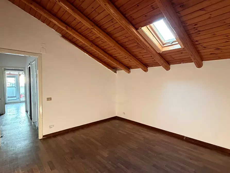 Immagine 12 di Mansarda in vendita  a Gravina Di Catania