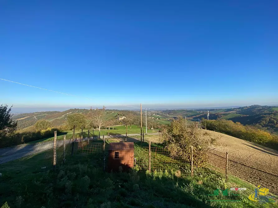 Immagine 1 di Casa indipendente in vendita  in Strada per Varano Marchesi 37 a Medesano