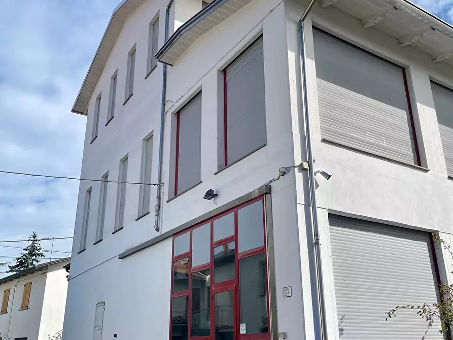 Immagine 1 di Attività artigianale in vendita  in strada del borgo reno 73 a Tizzano Val Parma