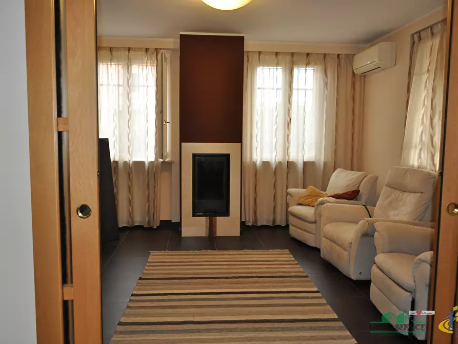 Immagine 8 di Villa in vendita  in Piazza I° Maggio a Sissa Trecasali