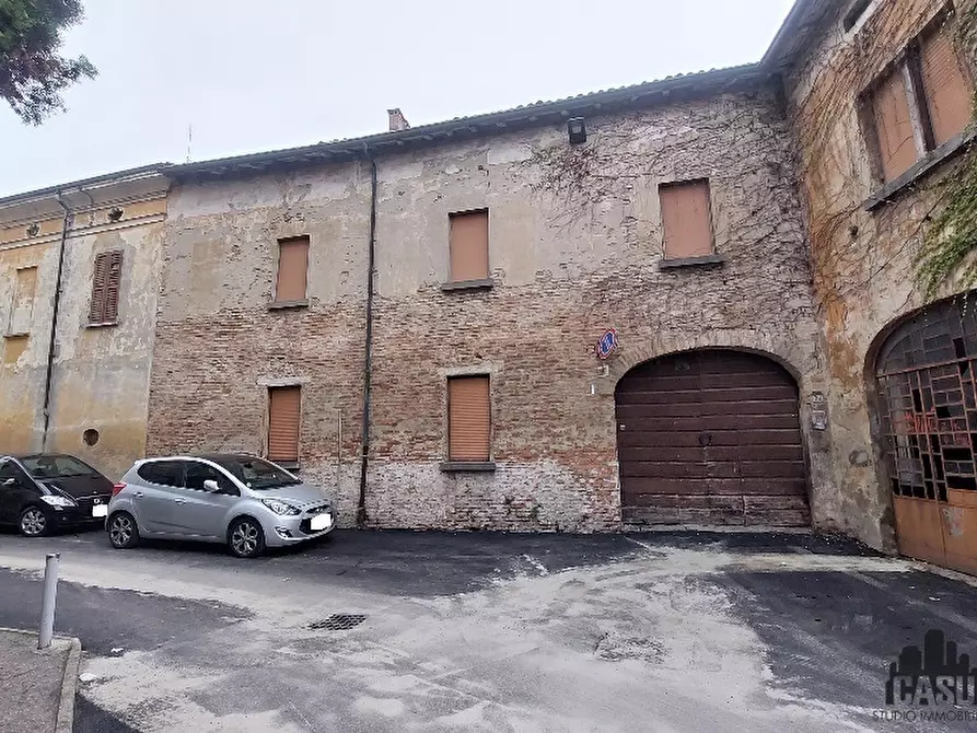 Immagine 2 di Palazzo in vendita  a Viadana