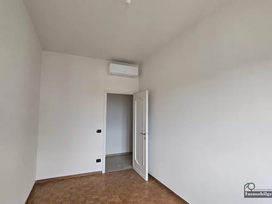 Immagine 40 di Quadrilocale in affitto  in Viale Duca Alessandro 90 a Parma