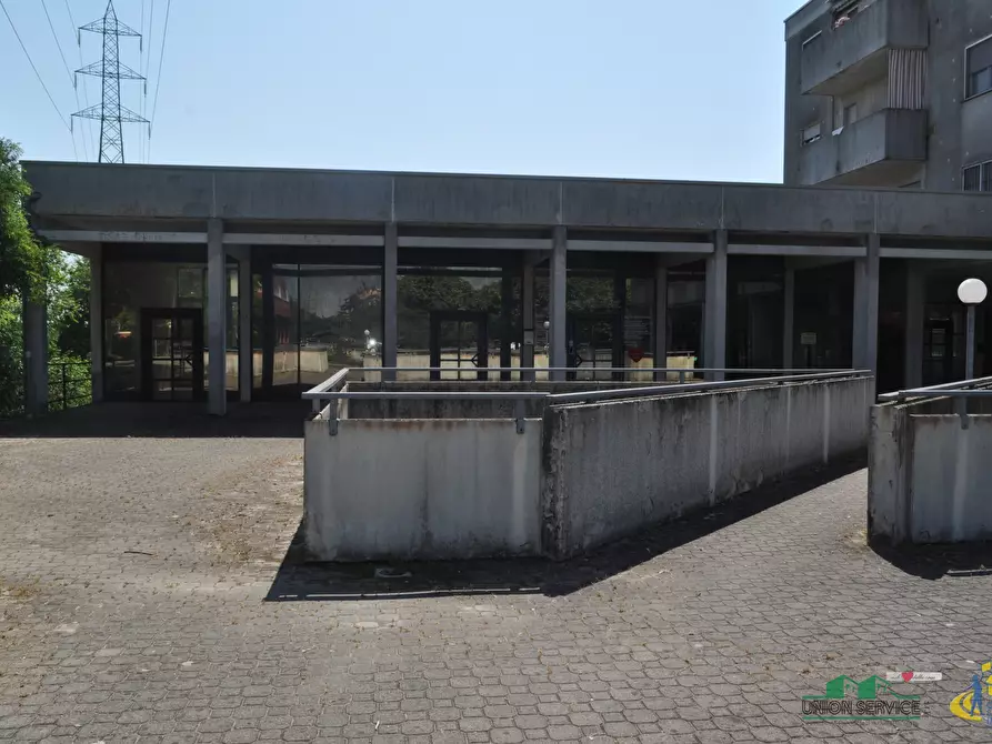 Immagine 3 di Locale commerciale in vendita  in Piazza Caduti di Superga a Parma