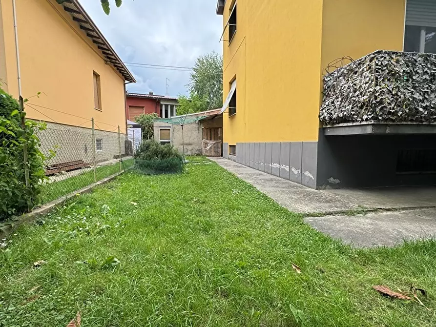 Immagine 9 di Trilocale in vendita  in Via Giacomo Leopardi a Collecchio