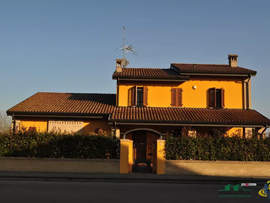 Immagine 41 di Villa in vendita  in Piazza I° Maggio a Sissa Trecasali