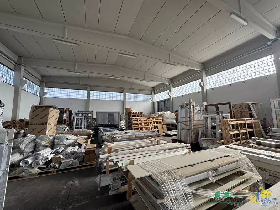 Immagine 1 di Attività artigianale in vendita  in Strada Martinella a Parma