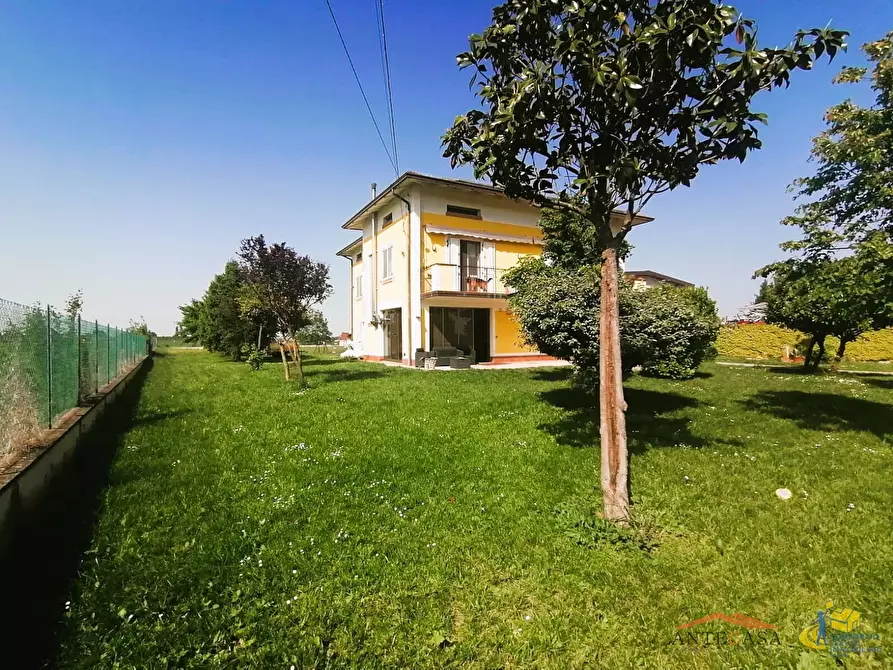 Immagine 10 di Casa bifamiliare in vendita  in Via Cornetole a Poviglio