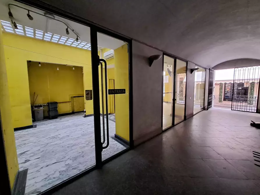 Immagine 2 di Locale commerciale in vendita  in Via Carlo Goldoni 5 a Parma