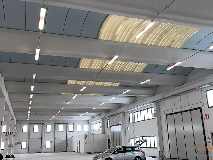 Immagine 12 di Attività artigianale in vendita  a Parma