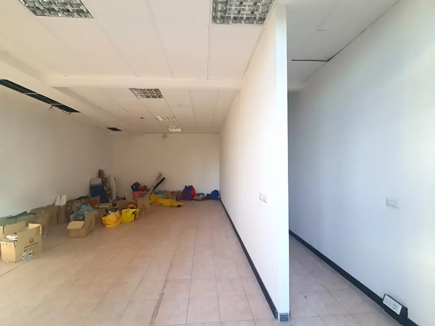 Immagine 10 di Locale commerciale in affitto  in Via Emilia Est 210 a Parma
