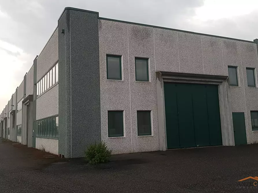 Immagine 4 di Attività artigianale in vendita  a Parma