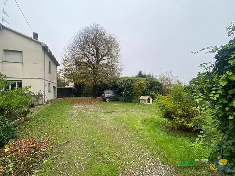 Immagine 4 di Villa in vendita  in Via Giosuè Carducci 3 a Medesano