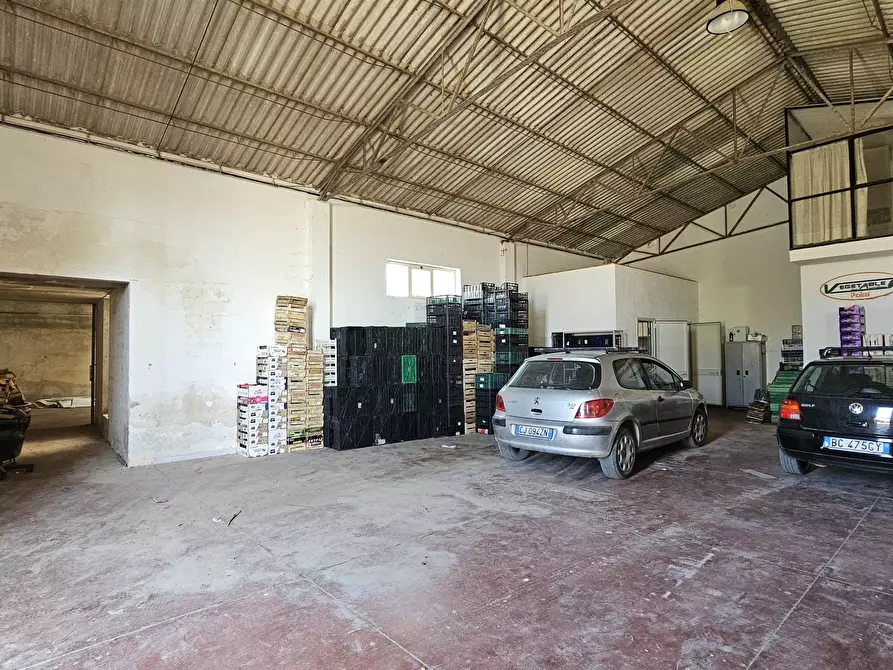 Immagine 10 di Magazzino in vendita  in Via Ferro di Cavallo 94/1 a Scicli
