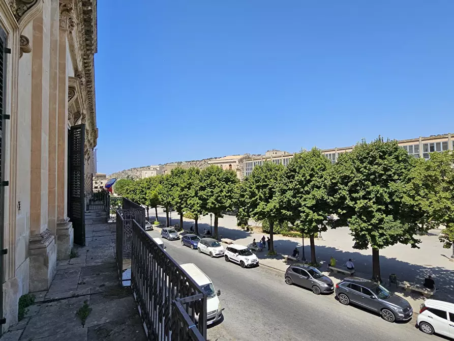 Immagine 5 di Palazzo in vendita  a Scicli