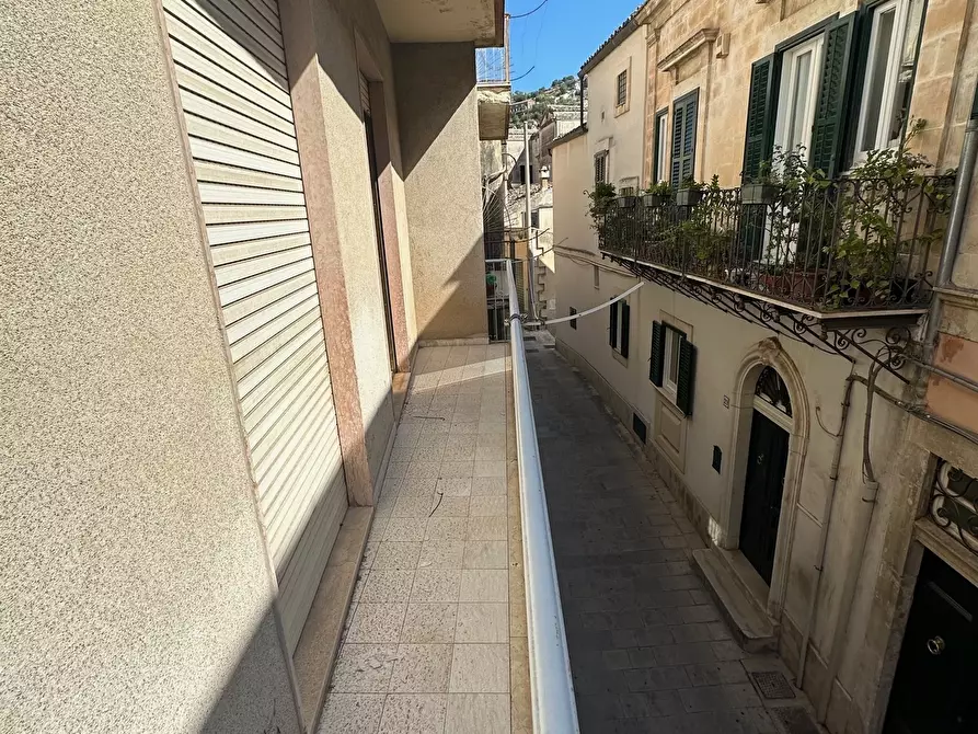 Immagine 3 di Appartamento in vendita  in VIA CARLO PAPA 26 a Modica