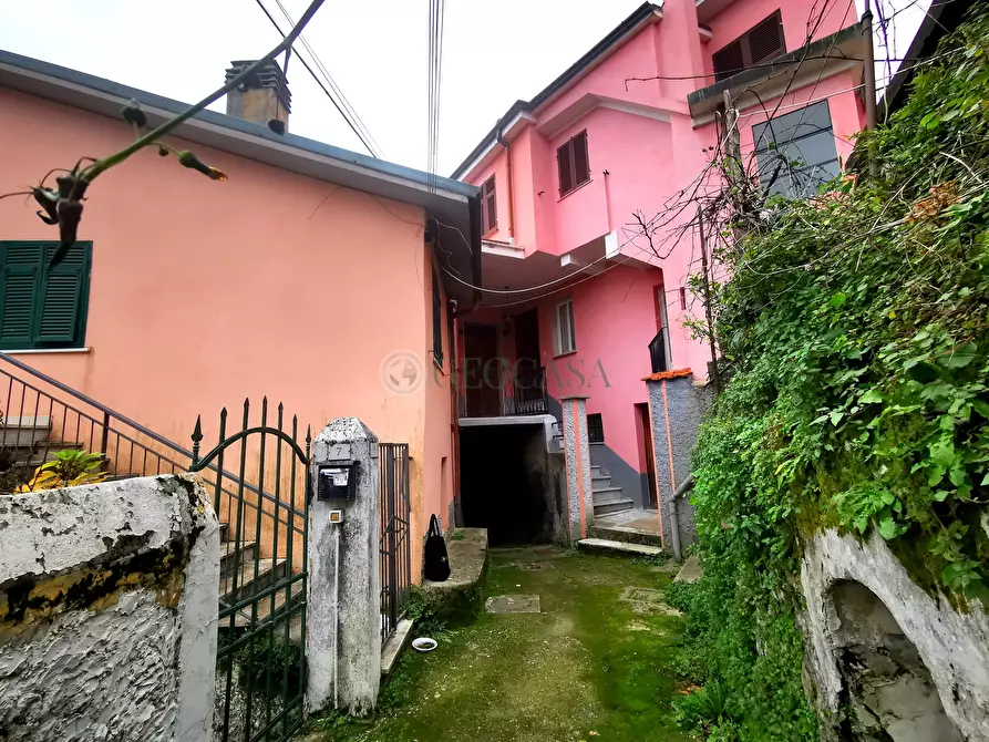 Immagine 1 di Appartamento in vendita  a Follo