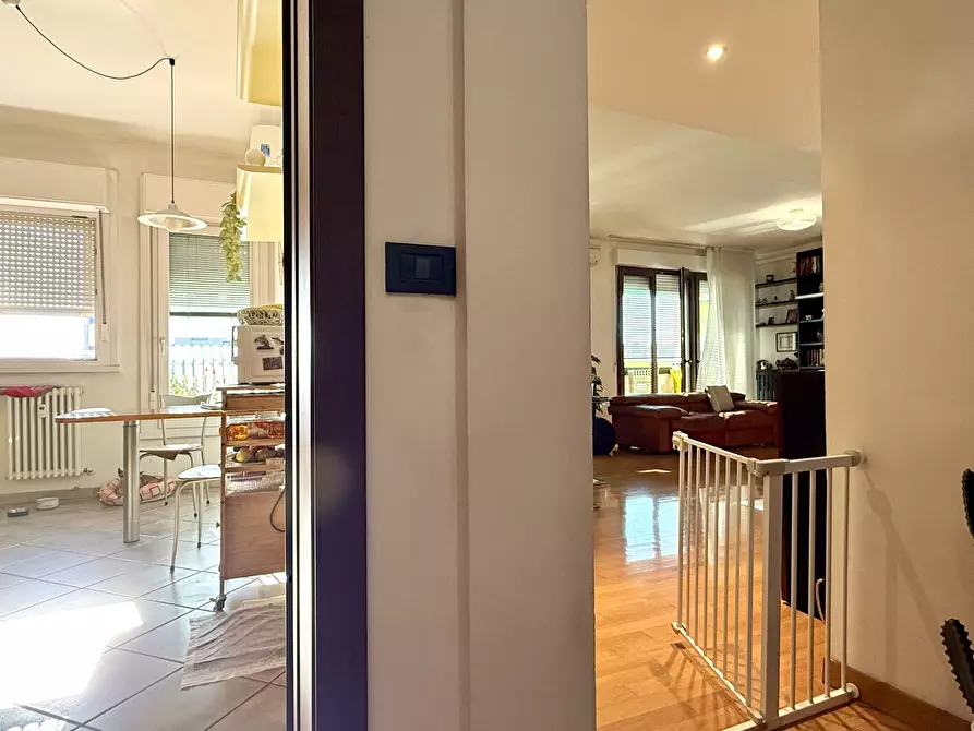 Immagine 13 di Pentalocale in vendita  in Via Allende 23 a Bologna