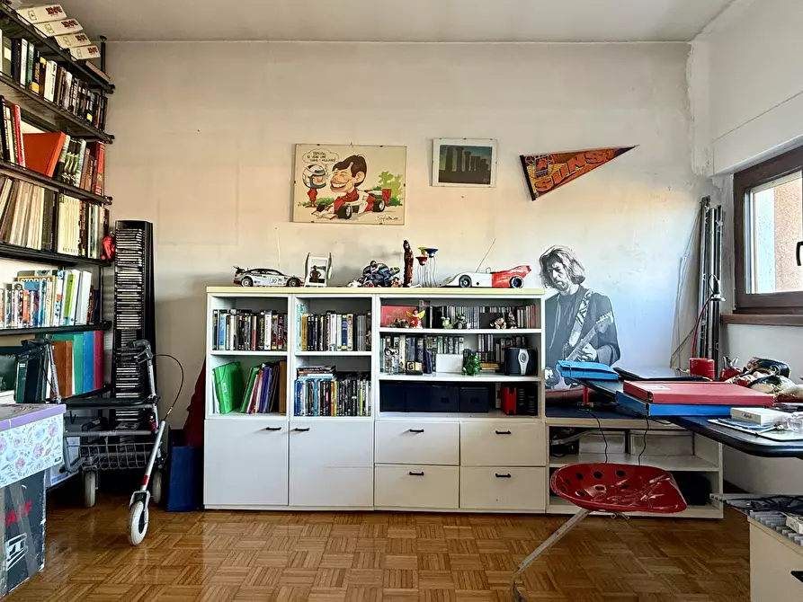 Immagine 39 di Pentalocale in vendita  in Via Allende 23 a Bologna