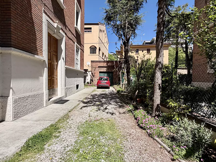 Immagine 2 di Quadrilocale in vendita  in Via Giuseppe Mazza 4 a Bologna