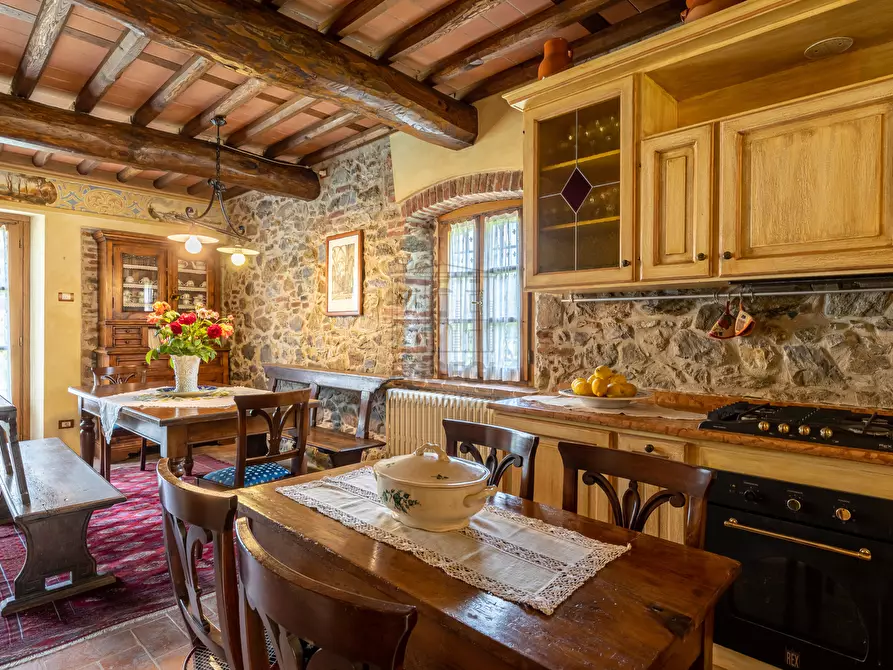 Immagine 42 di Villa in vendita  in via del maccennere a Lucca