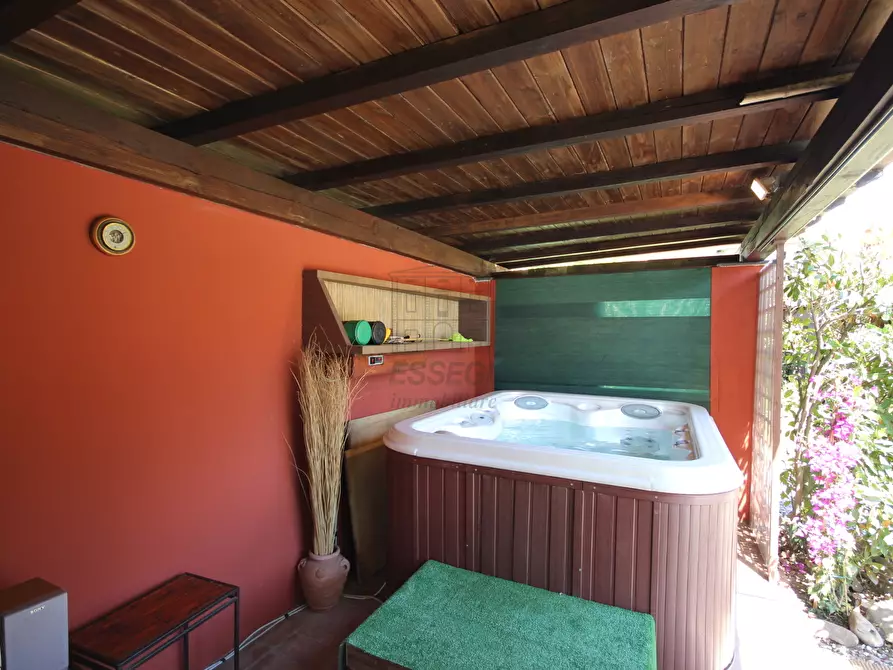 Immagine 10 di Rustico / casale in vendita  in Via dei Marzi 463 a Lucca