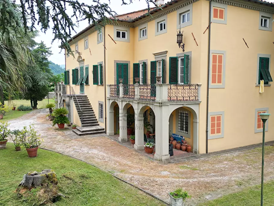 Immagine 5 di Villa in vendita  in Via dei Gambarini a Lucca