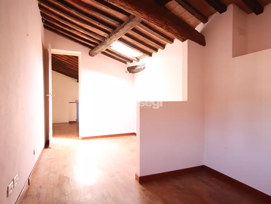 Immagine 13 di Appartamento in vendita  in Piazza Sant'Agostino 3 a Lucca