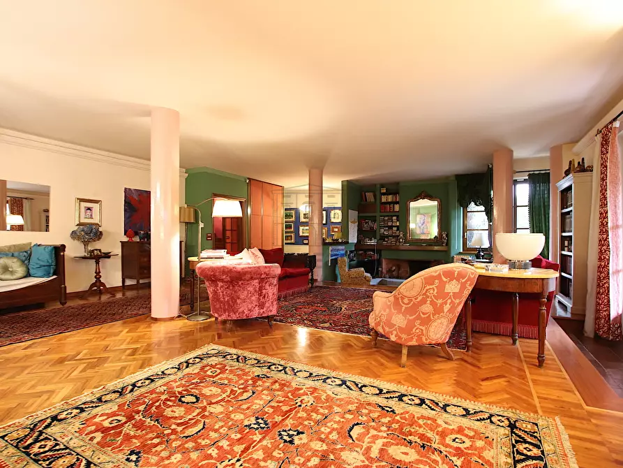 Immagine 4 di Villa in vendita  in Viale Cesare Biondi 68 a Barga