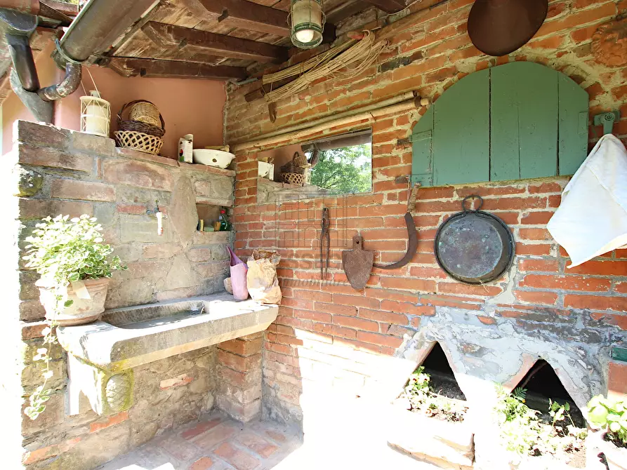 Immagine 13 di Rustico / casale in vendita  in Via della Chiesa di Gragnano a Lucca