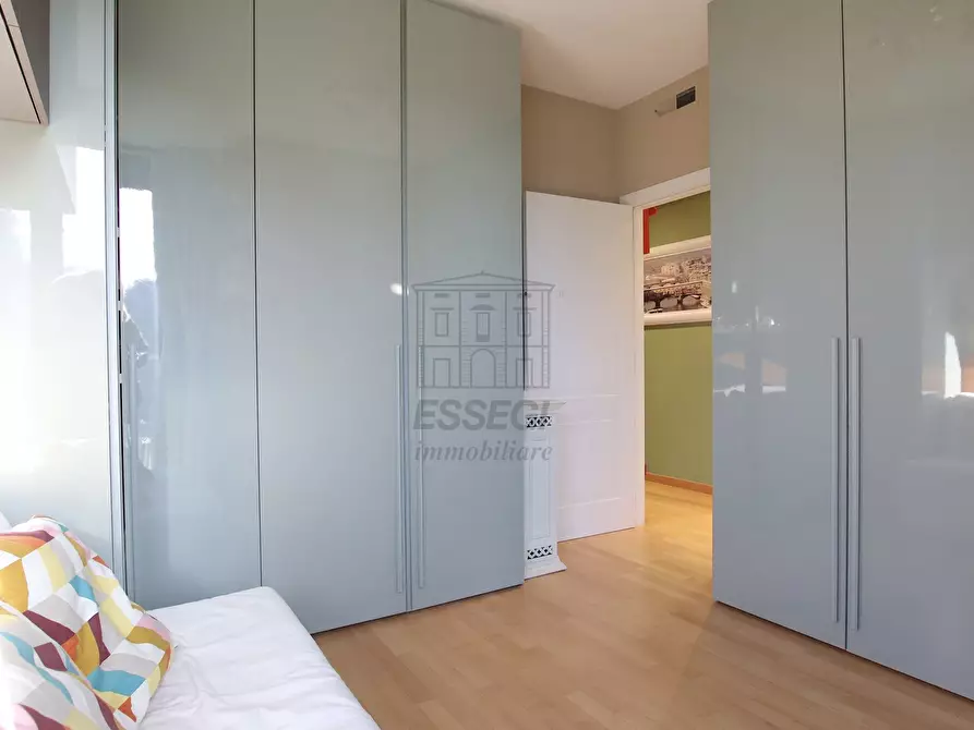 Immagine 15 di Appartamento in vendita  in Piazza della Croce 49 a Lucca