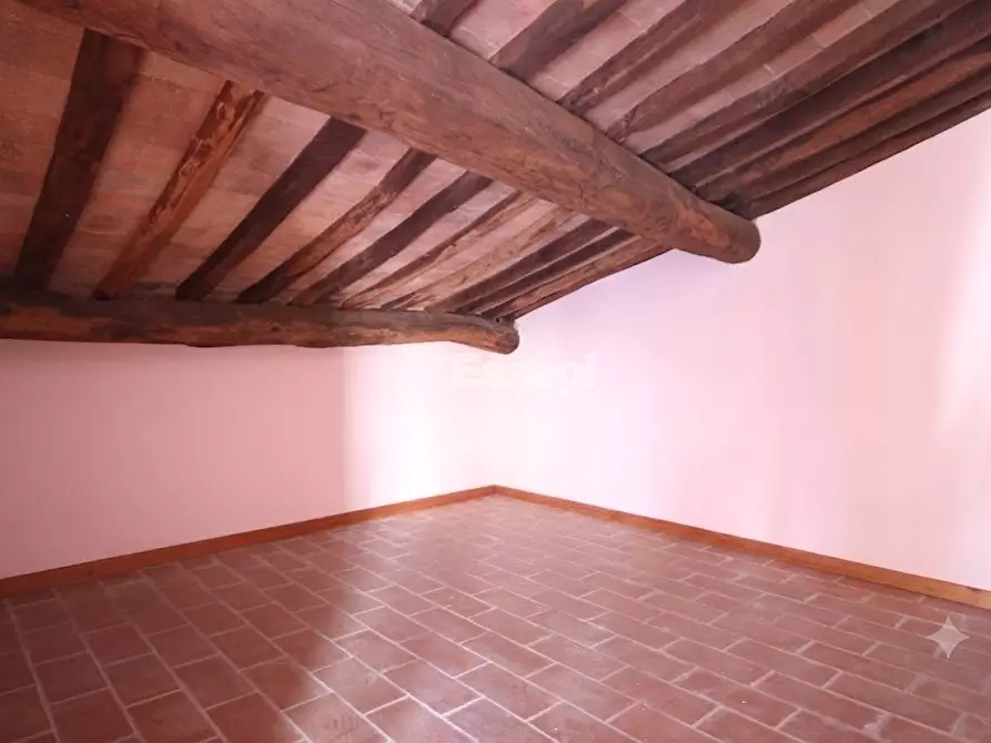 Immagine 14 di Appartamento in vendita  in Piazza Sant'Agostino 3 a Lucca