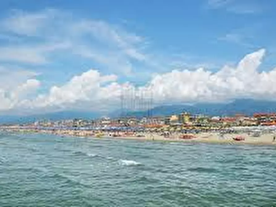 Immagine 2 di Albergo/B&B/Residence in vendita  in Quartiere Duca D'Aosta 16 a Viareggio