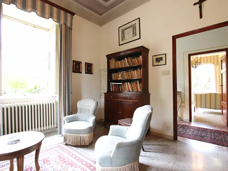 Immagine 17 di Villa in vendita  in via di montecatino a Lucca