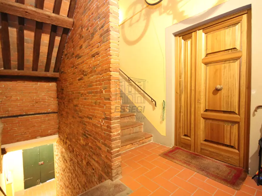 Immagine 16 di Appartamento in vendita  a Lucca
