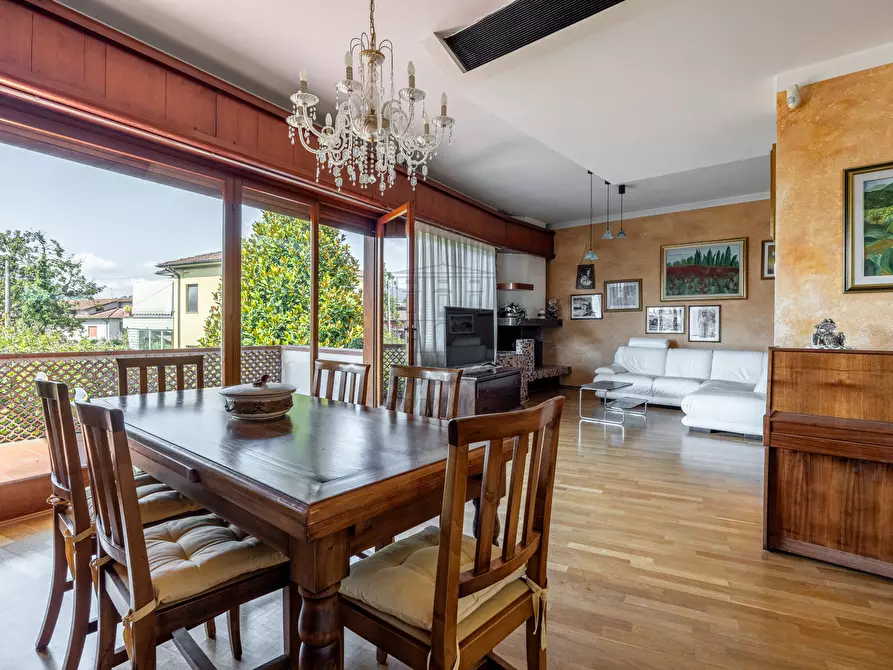 Immagine 3 di Villa in vendita  in Via dei Pellegrini a Lucca
