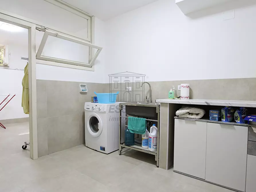 Immagine 40 di Villa in vendita  in Via dei Poveri Vecchi 749 a Lucca