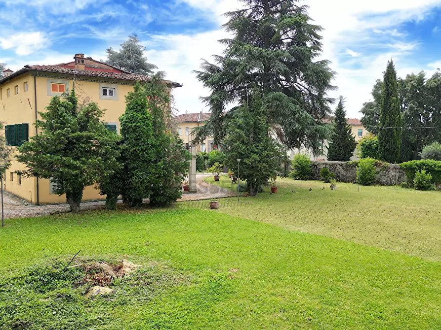 Immagine 4 di Villa in vendita  in Via dei Gambarini a Lucca