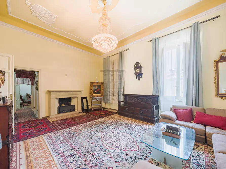 Immagine 37 di Villa in vendita  a Lucca