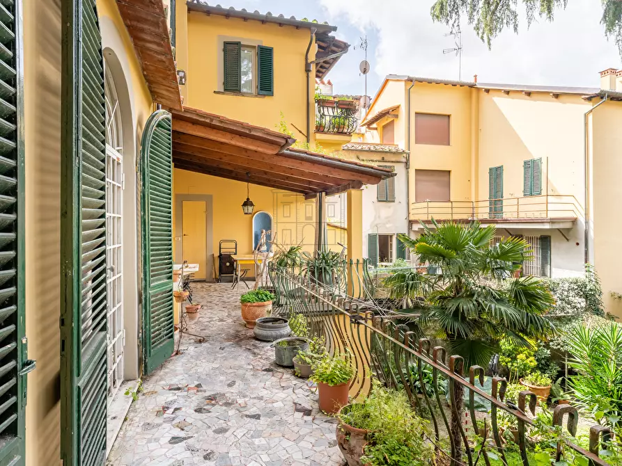 Immagine 1 di Appartamento in vendita  in Piazza San Michele a Lucca