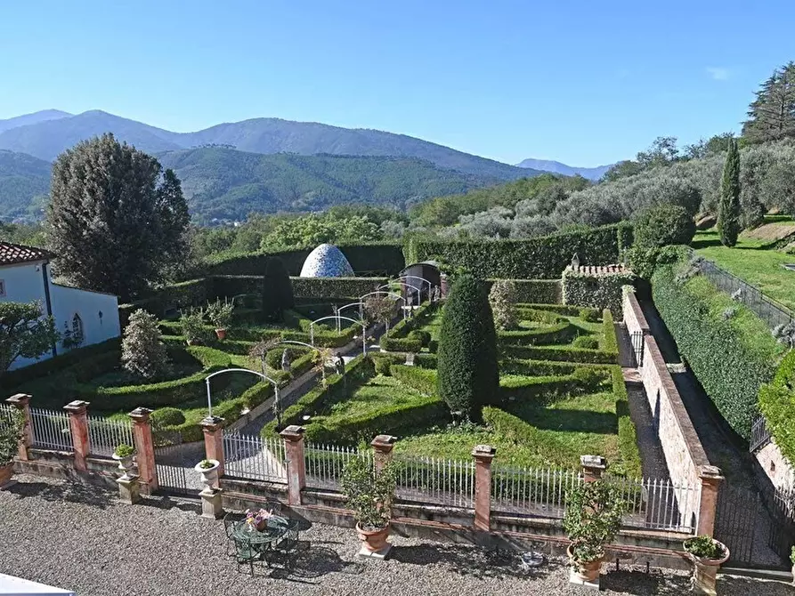 Immagine 5 di Villa in vendita  in Via di Tiglio 1234 a Lucca