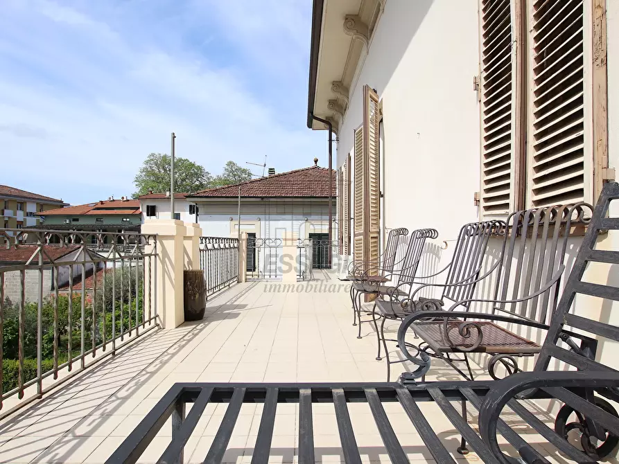 Immagine 32 di Villa in vendita  a Lucca
