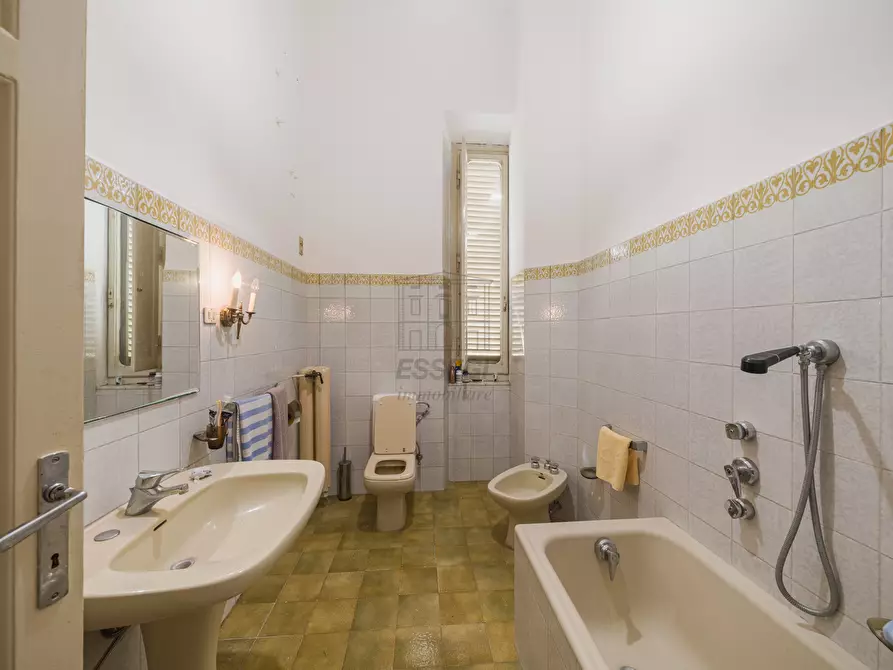 Immagine 65 di Villa in vendita  a Lucca