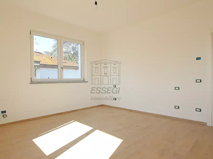 Immagine 11 di Appartamento in vendita  in Via delle Rose 141 a Lucca