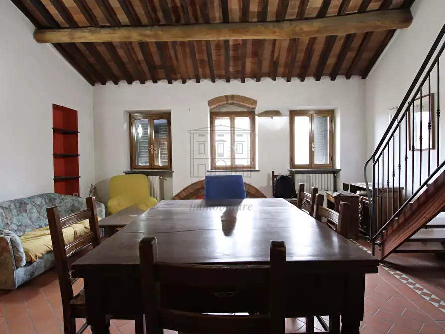 Immagine 5 di Appartamento in vendita  a Lucca