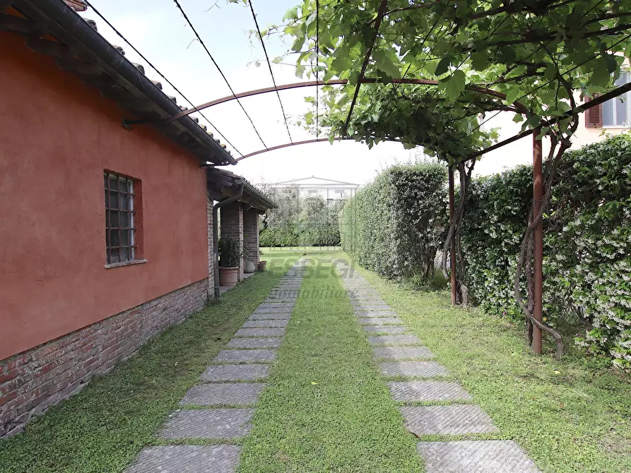 Immagine 45 di Villa in vendita  in Via Romana 914 a Lucca