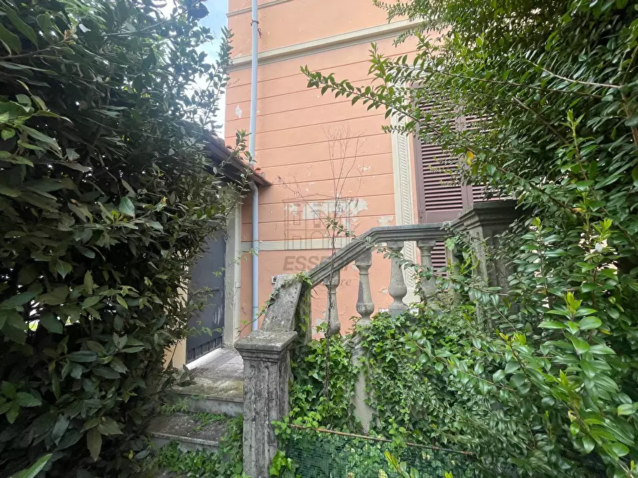 Immagine 3 di Villa in vendita  in Viale Luporini 97 a Lucca