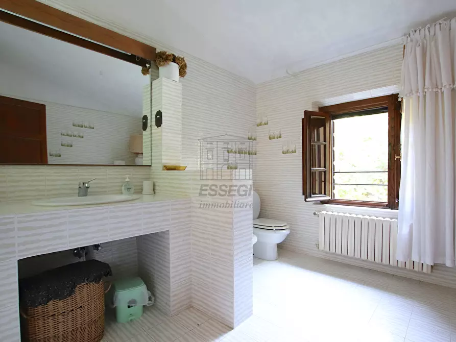 Immagine 92 di Rustico / casale in vendita  in Via della Chiesa di Gragnano a Lucca